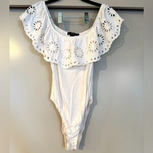 H&M White Off Shoulder Ruffle Bodysuit (Size Small)